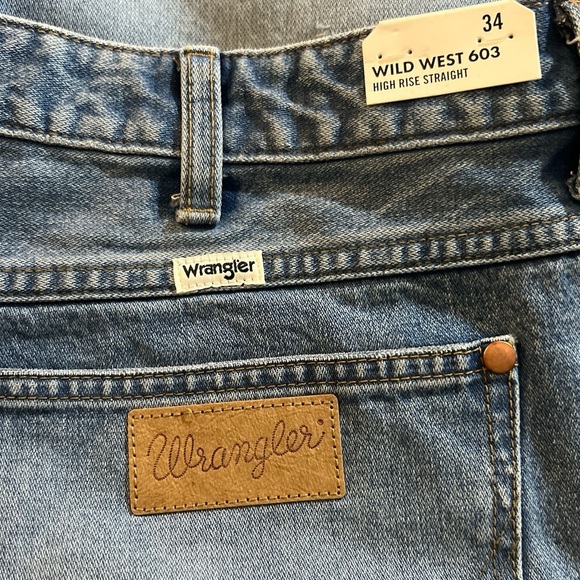 Wrangler Women’s Wild West 603 High Rise Straight Leg Distressed Jeans Size 34 - Picture 9 of 9